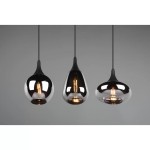 Lampa wisząca Lumina 3-punktowa w kolorze czarnym i chromowanym. Posiada trzy różne klosze: w kształcie kropli, owalnym i okrągłym, wykonane z transparentnego materiału. Zawieszona na cienkich linkach, prezentuje się na szarym tle.