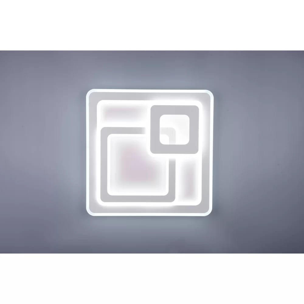 Biała lampa sufitowa LED Mita z 3 punktami świetlnymi, w kształcie kwadratów o zaokrąglonych rogach, montowana na suficie. Prosty design, z widocznym podświetleniem, idealna do nowoczesnych wnętrz.