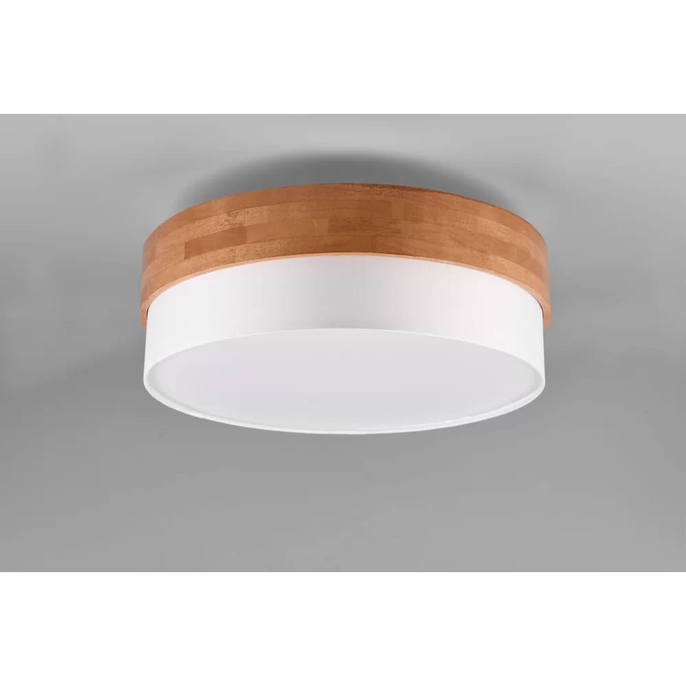 Lampa sufitowa Seasons 3-punktowa w kolorze naturalnym i białym, o okrągłym kształcie. Wykonana z drewna i tworzywa sztucznego. Zawieszona na szarym tle, z widocznym drewnianym obrzeżem i białą osłoną.