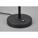 Czarna lampka biurkowa Curtis LED z okrągłą podstawą. Widoczny przycisk włączania na podstawie oraz kabel zasilający. Prosta konstrukcja i minimalistyczny design, idealna do biura lub na stół.
