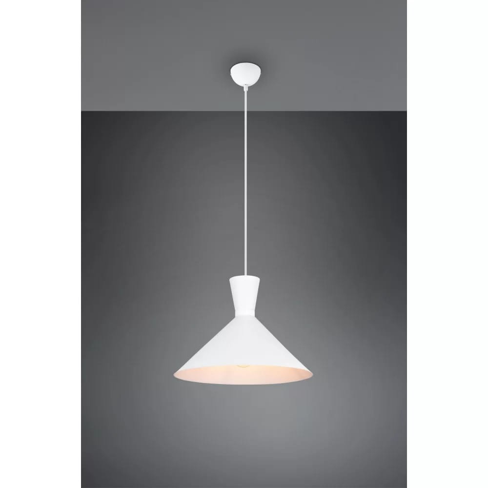 Lampa wisząca Enzo D35 w kolorze białym, o kształcie stożkowym, zawieszona na cienkim przewodzie. Widoczna oprawa z kloszem o matowej powierzchni, emitująca ciepłe światło, umieszczona na tle szaro-białym.