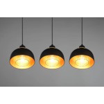 Lampa wisząca Punch, 3-punktowa, czarna. Trzy okrągłe klosze zewnętrznie czarne, wewnątrz złote, zawieszone na cienkich linkach. Klosze mają gładką powierzchnię i zaokrąglony kształt, umieszczone na równym poziomie, idealne do nowoczesnych wnętrz.