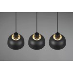 Lampa wisząca Punch 3-punktowa w kolorze czarnym z matowymi kloszami i złotymi detalami u góry, zawieszona na cienkich czarnych linkach. Ujęcie frontalne, pokazujące wszystkie trzy klosze w równym odstępie. Tło w odcieniu szarości.