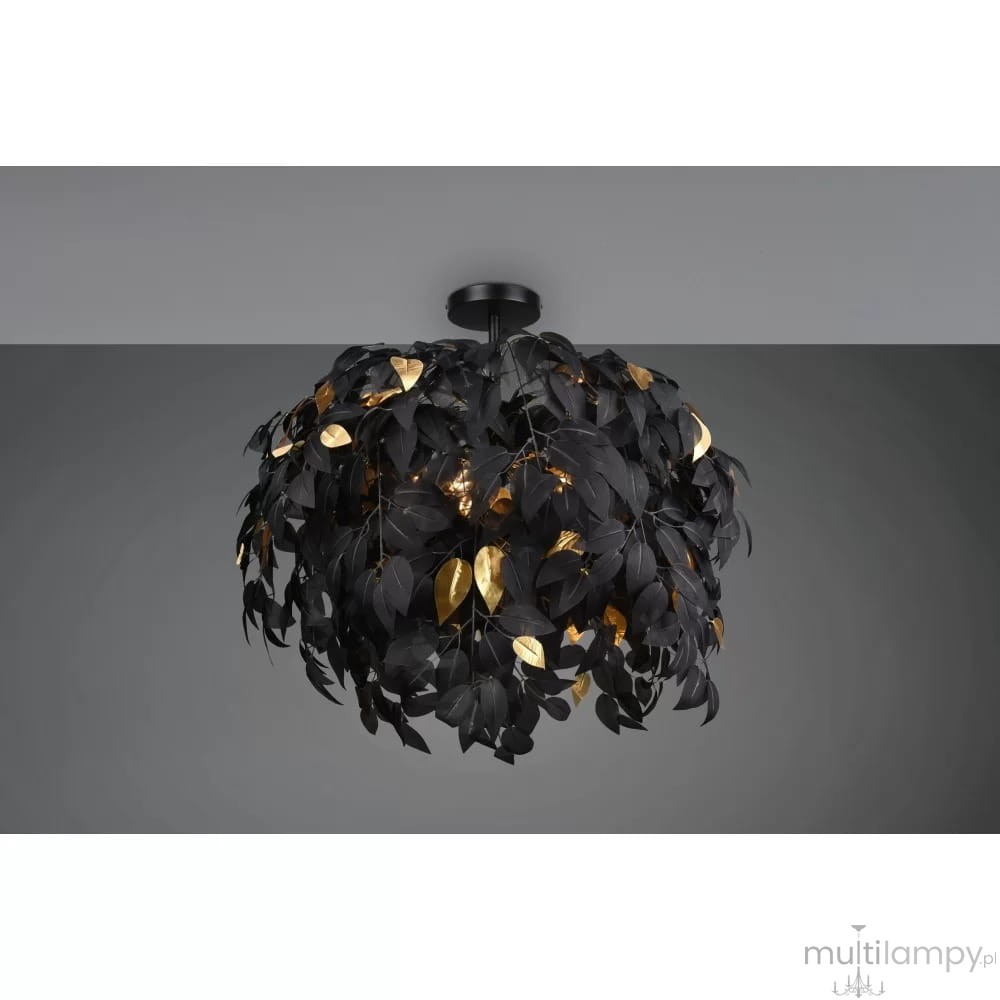 Lampa sufitowa Leavy 3-punktowa w kształcie kulistej kompozycji z czarnymi liśćmi i złotymi akcentami. Ujęcie z dołu, zawieszona pod sufitem na czarnym mocowaniu. Idealna do nowoczesnych wnętrz, w otoczeniu szarej ściany.