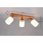 Lampa sufitowa Assam 3-punktowa, wykonana z drewna, z trzema kloszami z mlecznego szkła. Ujęcie z góry, wymiary: długość 450 mm, wysokość 210 mm, z zawieszeniem 800 mm. Elementy metalowe w kolorze chromu.
