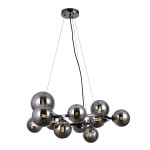 Lampa wisząca Canello 11-punktowa w kolorze czarnego chromu z dymionymi kloszami. Zawieszona na cienkich linkach, o okrągłych, lśniących kulach, tworzy nowoczesny efekt świetlny w przestrzeni.
