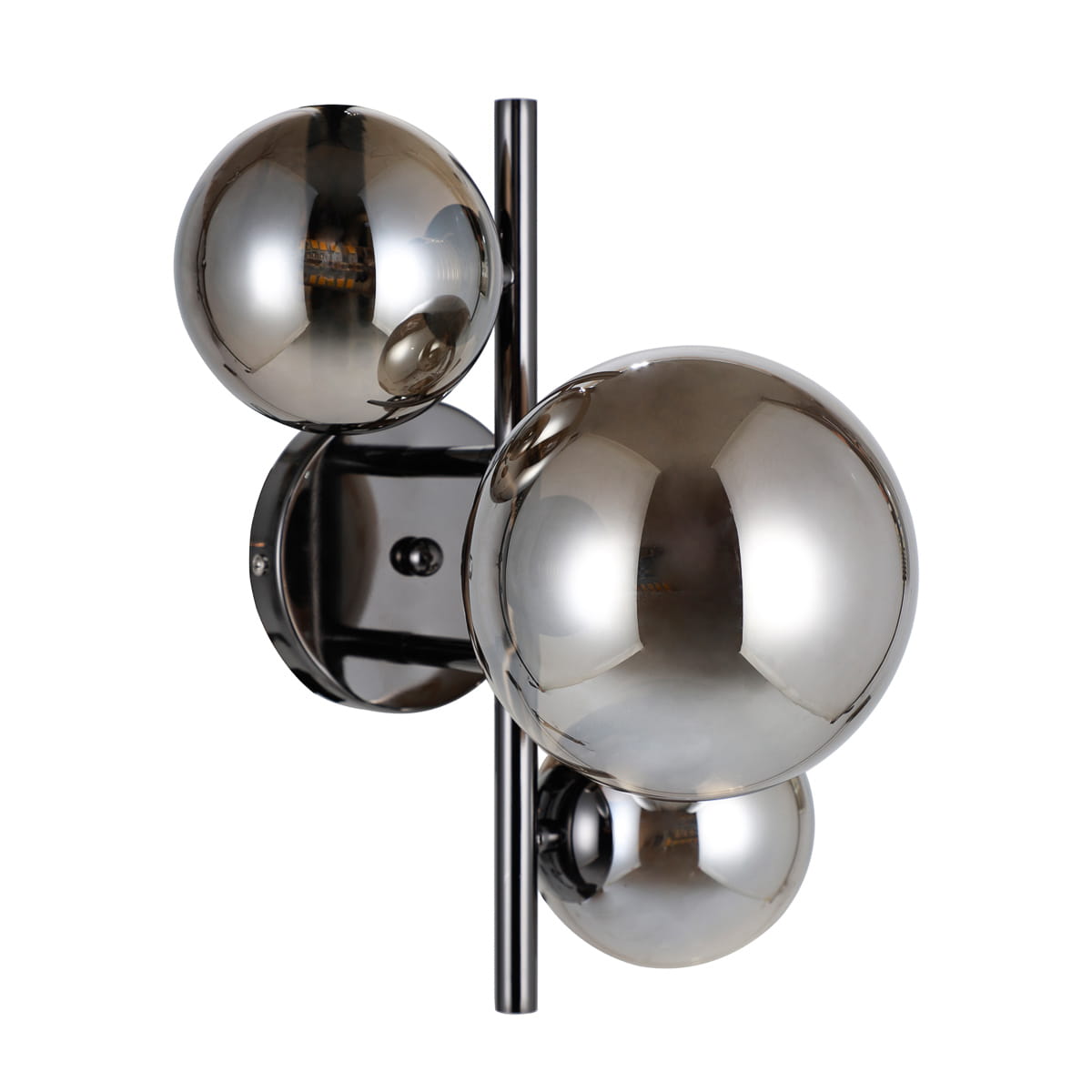 Kinkiet Canello 3-punktowy w kolorze czarnym i chromowanym, z trzema dymionymi kulami. Produkt montowany na ścianie, z prostą, metalową konstrukcją i lustrzanymi wykończeniami, które odbijają światło.