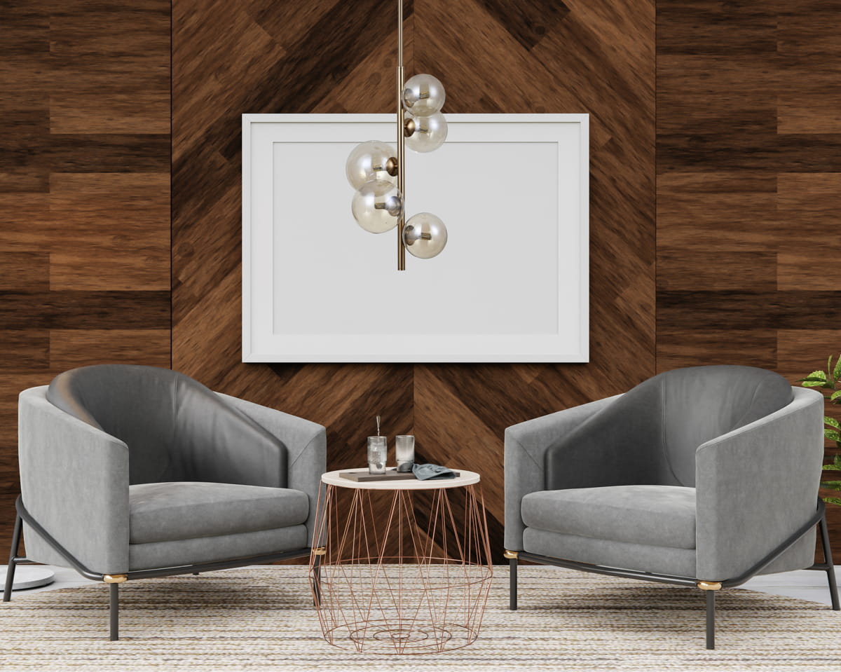 Lampa wisząca Canello 5-punktowa w kolorze mosiądzu i bursztynowym, zawieszona nad stolikiem kawowym, z pięcioma okrągłymi kloszami w metalicznym wykończeniu. W tle drewniana ściana i nowoczesne, szare fotele.