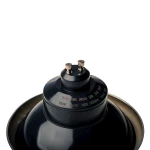 Żarówka LED AR111 GU10 o mocy 10,5W, barwie światła 4000K, w srebrno-czarnym kolorze. Widok z góry na mocowanie, z widocznymi pinami oraz odbłyśnikiem. Produkt przeznaczony do oświetlenia wnętrz.