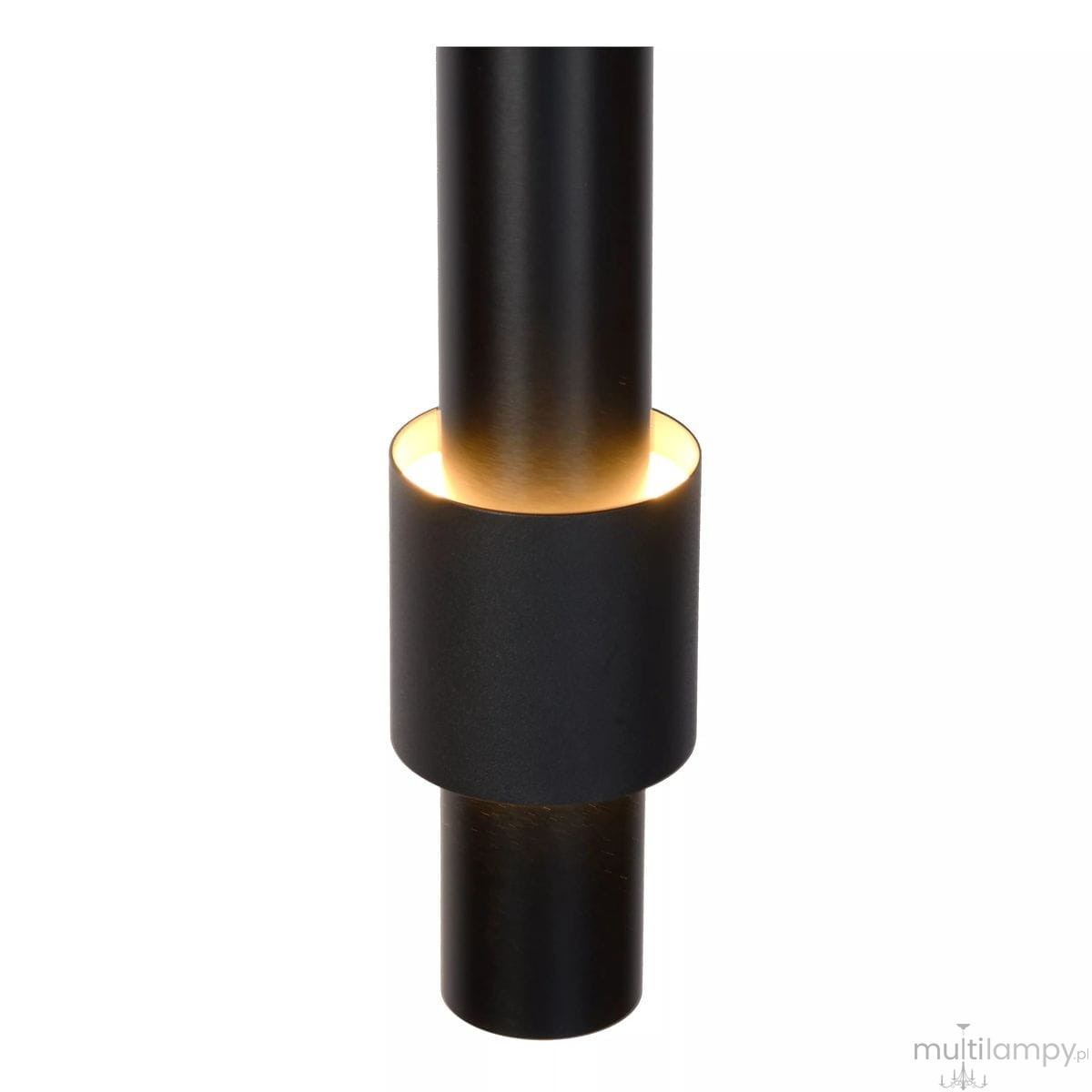 Czarna lampa wisząca Margary LED 3-punktowa, z metalowym wykończeniem. Ujęcie z bliska, pokazujące okrągły klosz z ciepłym światłem, zamocowany na cylindrycznej podstawie. Prosty, nowoczesny design, idealny do wnętrz.
