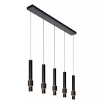 Czarna lampa wisząca Margary LED z pięcioma punktami świetlnymi, zawieszona na cienkich linkach. Cylindryczne klosze z metalu z elementami w kolorze złotym, montowane na prostokątnej podstawie. Lampa idealna do nowoczesnych wnętrz.