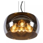 Czarna lampa wisząca Olivia D40 z trzema punktami świetlnymi. Okrągła, szklana konstrukcja z przezroczystym kloszem, wewnątrz widoczne żarówki z spiralnym włóknem. Zawieszona na dwóch cienkich linkach, z eleganckim wykończeniem.