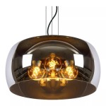 Lampa wisząca Olivia D50, 3-punktowa, w kolorze czarnym z metaliczną, połyskującą powierzchnią. Okrągły klosz z przezroczystym, brązowym wykończeniem, widoczne trzy żarówki w środku. Zawieszona na cienkich przewodach, idealna do nowoczesnych wnętrz.