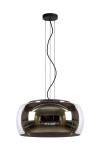 Lampa wisząca Olivia D50 w kolorze czarnym z trzema punktami świetlnymi. Posiada zaokrąglony klosz w metalicznym, połyskującym wykończeniu oraz czarny kabel, zawieszona na okrągłym mocowaniu sufitowym.