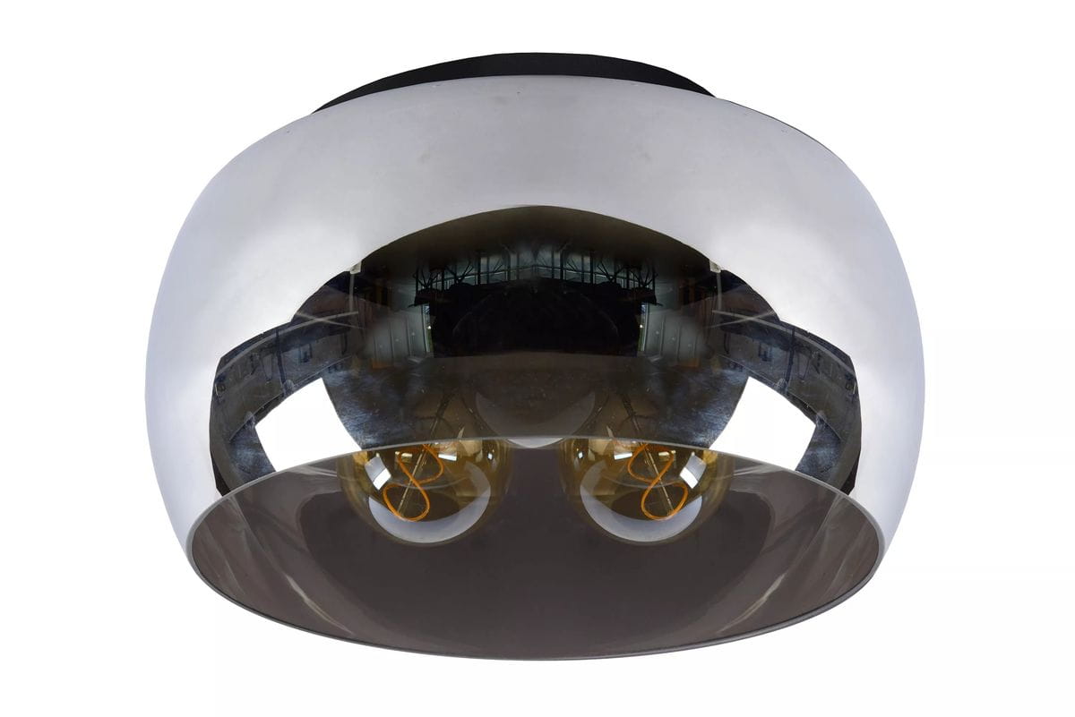 Czarna lampa sufitowa 3-punktowa Olivia, z metalowym kloszem o błyszczącej powierzchni. Widoczny jest kształt okrągły, z trzema żarówkami. Ujęcie z dołu, ukazujące detale konstrukcji i refleksy. Idealna do nowoczesnych wnętrz.
