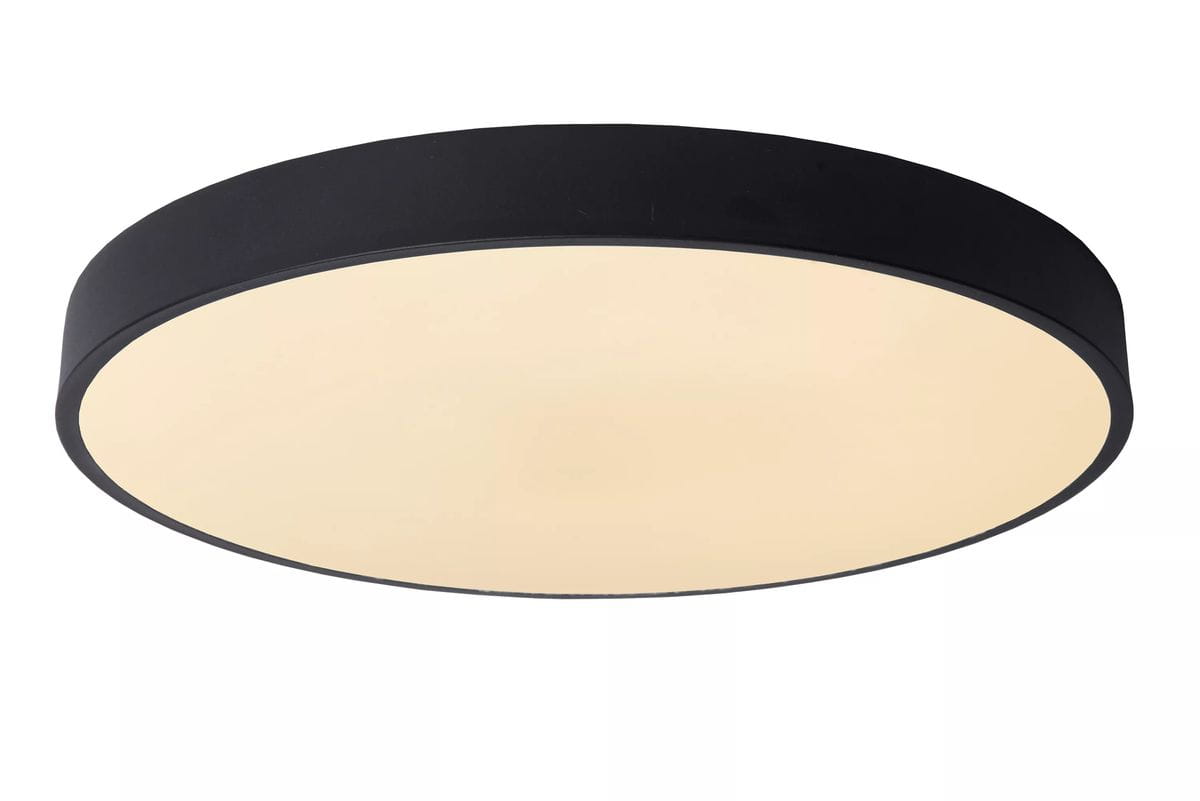 Czarny plafon LED Unar D50 o okrągłym kształcie, z matowym, mlecznym kloszem. Produkt zamontowany na suficie, widoczny z boku, ukazujący prostą, nowoczesną formę. Idealny do oświetlenia wnętrz.