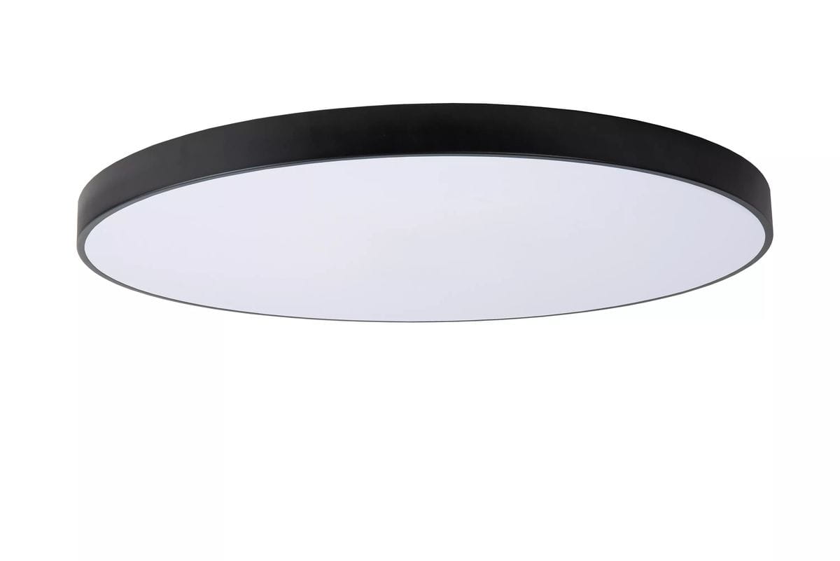 Czarny plafon Unar D80 LED o okrągłym kształcie. Wykonany z materiałów o matowej fakturze, z białą, płaską powierzchnią emitującą światło. Produkt montowany na suficie, widok z boku.