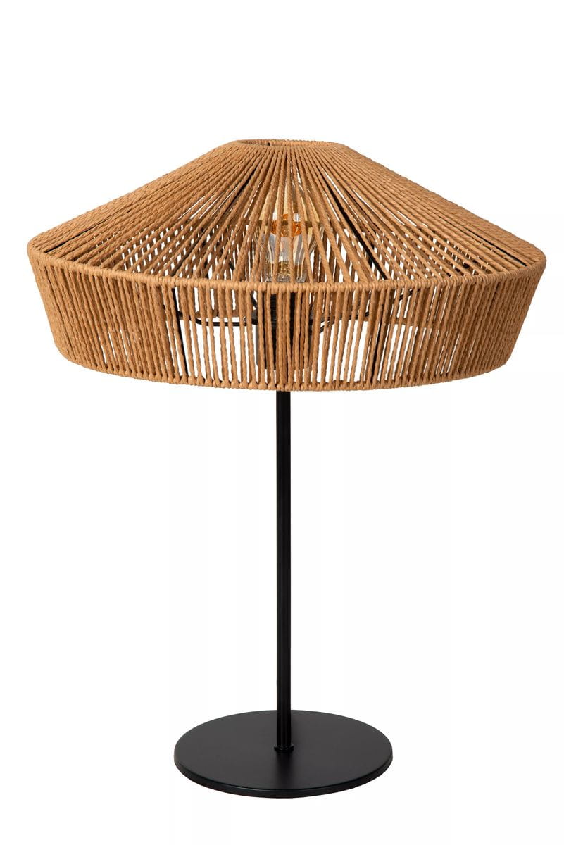 Czarna lampa stołowa Yunkai z jasnym drewnem, z dużym, okrągłym kloszem z plecionki. Ujęcie z boku, stojąca na okrągłej podstawie. Widoczna żarówka wewnątrz klosza, otwarta konstrukcja, kontrastujące materiały.