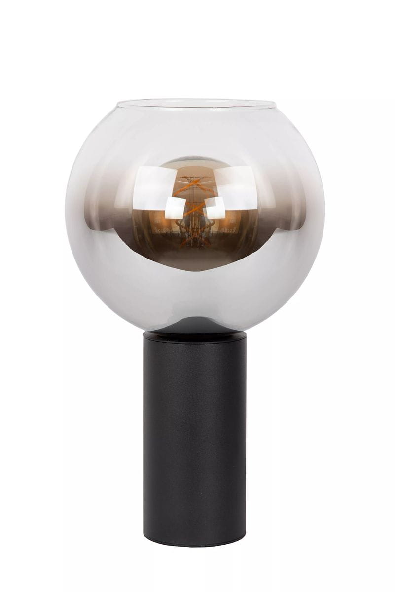 Lampa stołowa Marius 1-punktowa w kolorze czarnym, z okrągłym kloszem w przezroczystym szkle, umieszczona na cylindrycznej podstawie. Klosz ma delikatny, szary odcień, z widoczną żarówką wewnątrz. Ujęcie frontalne.