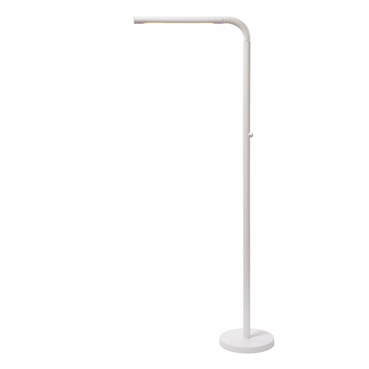 Biała lampa podłogowa Gilly z ściemniaczem, o prostym, nowoczesnym designie. Posiada cienką, giętką rurę oraz okrągłą podstawę. Ujęcie frontalne, produkt stoi na płaskiej powierzchni.