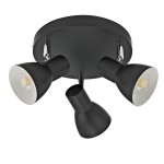 Czarna lampa sufitowa 3-punktowa Riado z metalową podstawą i regulowanymi kloszami. Dwa klosze o zaokrąglonym kształcie, jeden wąski, skierowane w różne strony. Prosty design, idealna do nowoczesnych wnętrz.
