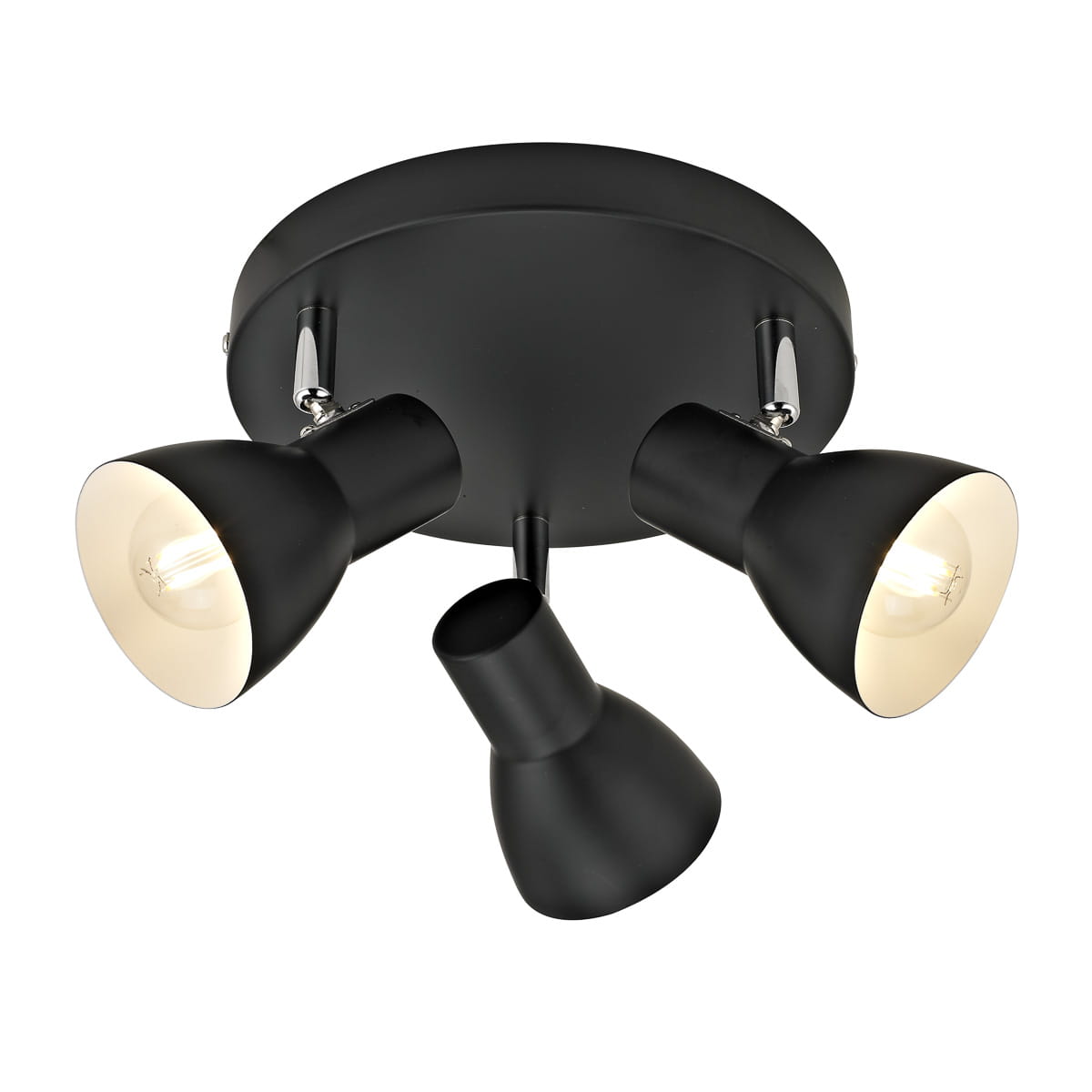 Czarna lampa sufitowa (spot) Riado z trzema punktami świetlnymi. Reflektory w kształcie stożków, zamontowane na okrągłej podstawie. Dwa reflektory skierowane w dół, jeden w bok. Matowe wykończenie z elementami chromowanymi.