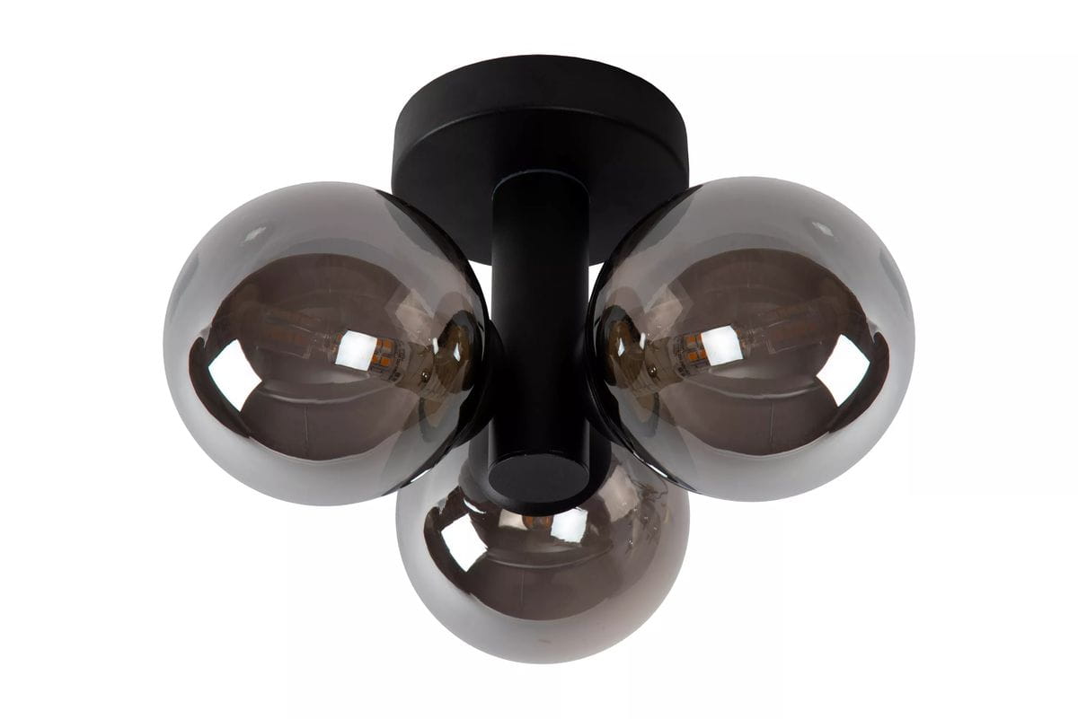 Czarna lampa sufitowa Trudy z trzema szklanymi kloszami w kolorze dymnym, zamontowana na okrągłej podstawie. Klosze mają gładką, błyszczącą powierzchnię, a całość prezentuje nowoczesny, minimalistyczny design.