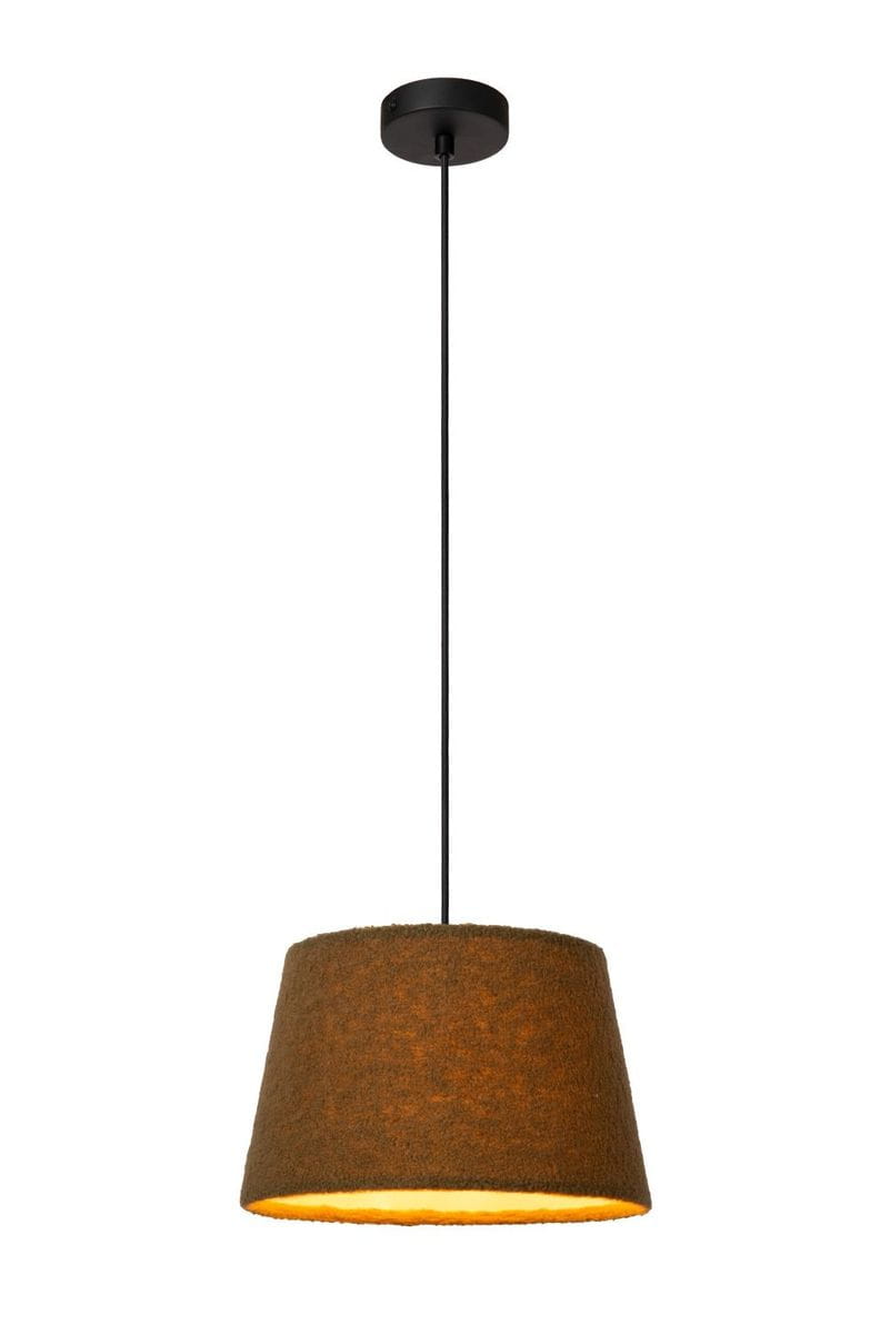 Lampa wisząca Woolly 1-punktowa, czarna z zielonym odcieniem, z kloszem w kształcie stożka, wykonana z teksturowanego materiału. Zawieszona na cienkim, czarnym przewodzie, z widocznym źródłem światła wewnątrz, na jednolitym tle.