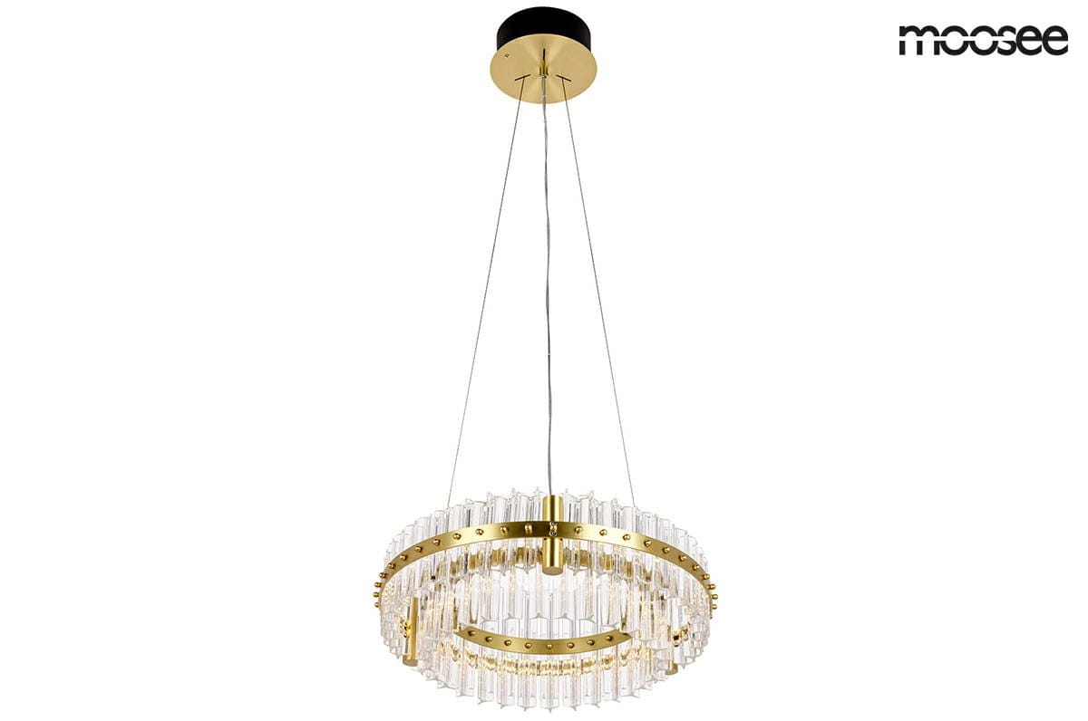 Lampa wisząca Saturnus Due LED w kolorze złotym, 1-punktowa. Okrągła konstrukcja z przezroczystymi elementami, zawieszona na cienkich linkach. Widoczna metalowa oprawa i dekoracyjne detale, umieszczona na białym tle.