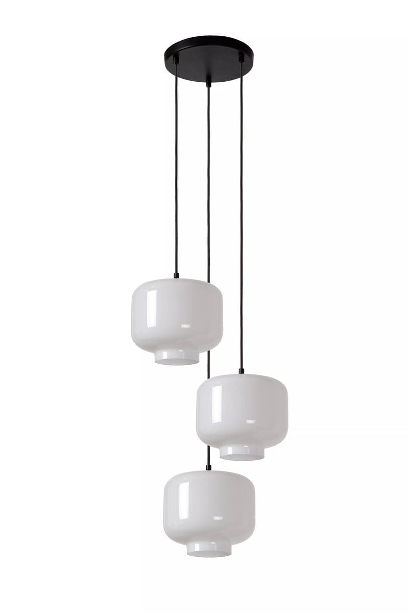 Lampa wisząca Medine 3-punktowa w kolorze czarnym i białym. Składa się z trzech białych, okrągłych kloszy z przezroczystym wykończeniem, zawieszonych na czarnych linkach. Ujęcie frontalne, lampa zamontowana na okrągłej czarnej podsufitce.