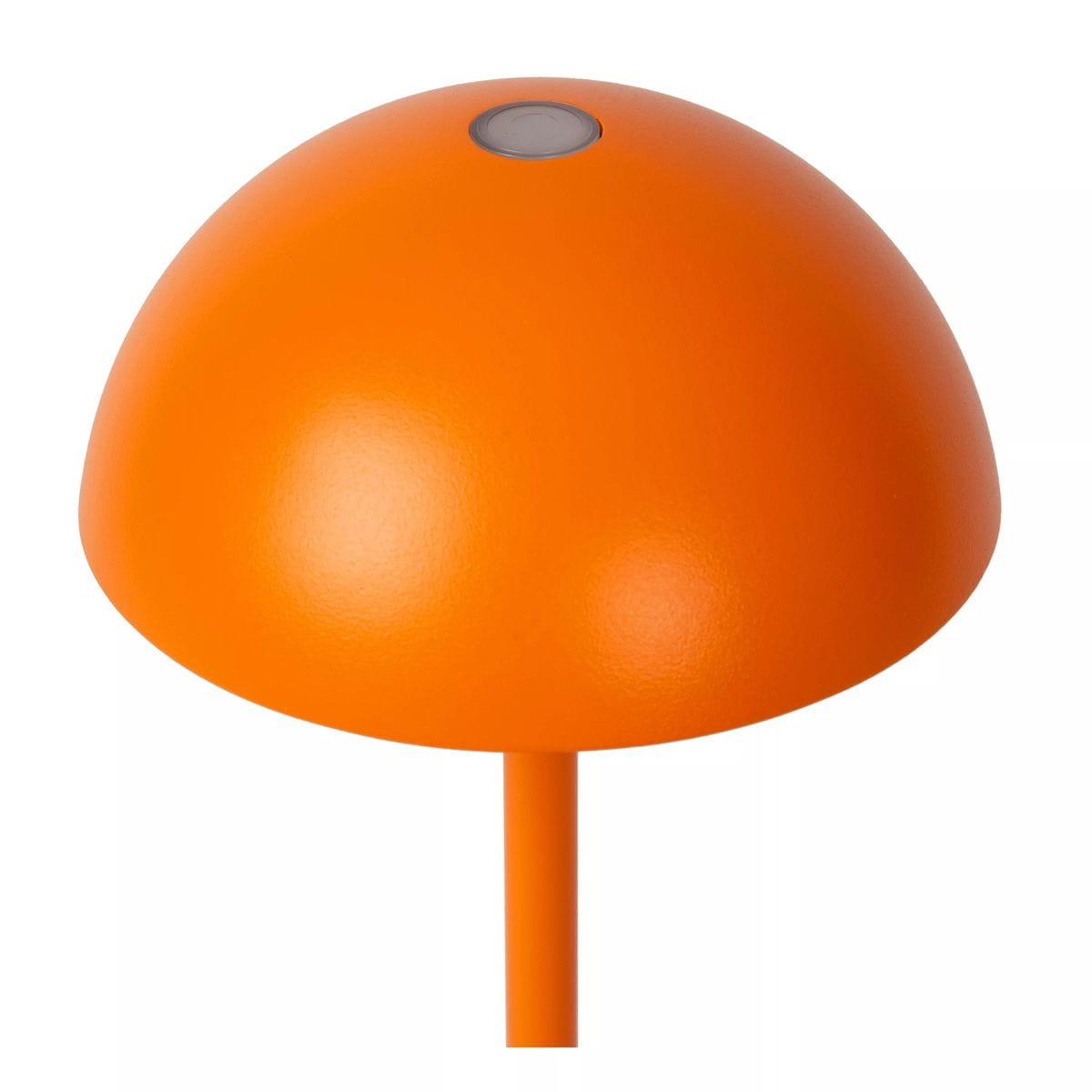 Pomarańczowa lampa stołowa Joy LED zewnętrzna, o zaokrąglonym kloszu i cienkiej nóżce. Klosz ma gładką, matową powierzchnię z centralnym przyciskiem, co podkreśla minimalistyczny design. Idealna do ogrodu lub na taras.