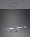Lampa wisząca Isabel LED 2-punktowa w kolorze chromu, z prostokątnym uchwytem sufitowym i dwoma zwisającymi elementami w formie linii i łuku. Produkt zawieszony na cienkich linkach, na jednolitym szarym tle.