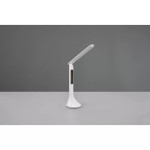 Biała lampa biurkowa LED Patty z jedną głowicą, ustawiona pionowo na szarej powierzchni. Lampa ma smukły kształt z ruchomą głowicą oraz panel sterujący z boku. Tło w odcieniu szarości, co podkreśla minimalistyczny design lampy.