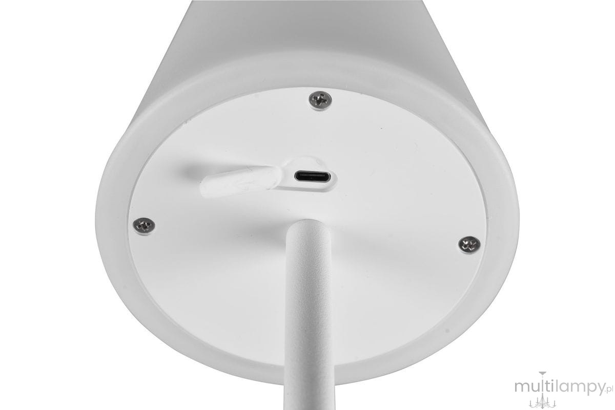 Biała lampa stołowa Martinez LED zewnętrzna, widok od dołu. Wyraźny port USB-C do ładowania oraz metalowa nóżka. Gładka, matowa powierzchnia. Idealna do użytku na tarasie lub w ogrodzie.