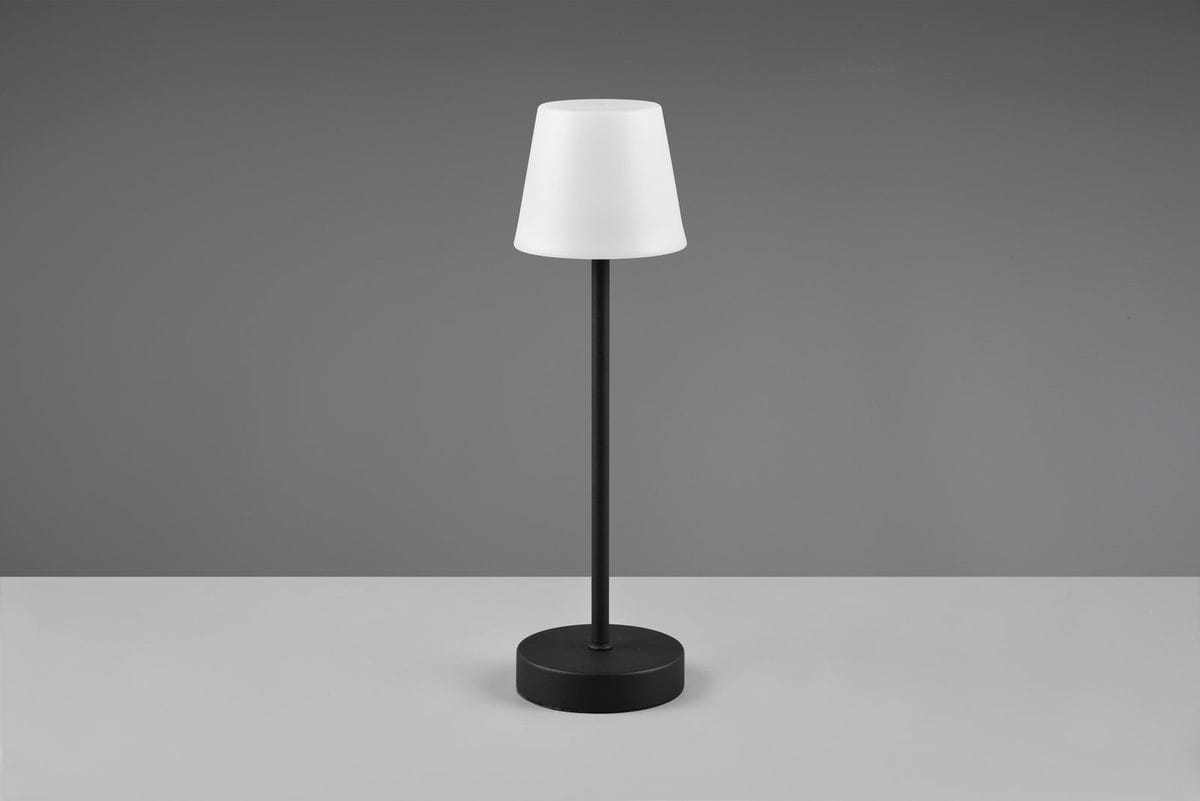 Martinez LED lampa stołowa zewnętrzna, czarna podstawa z okrągłym kształtem, z białym, stożkowatym kloszem. Ujęcie frontalne, stojąca na jasnym tle, idealna do użytku na świeżym powietrzu.