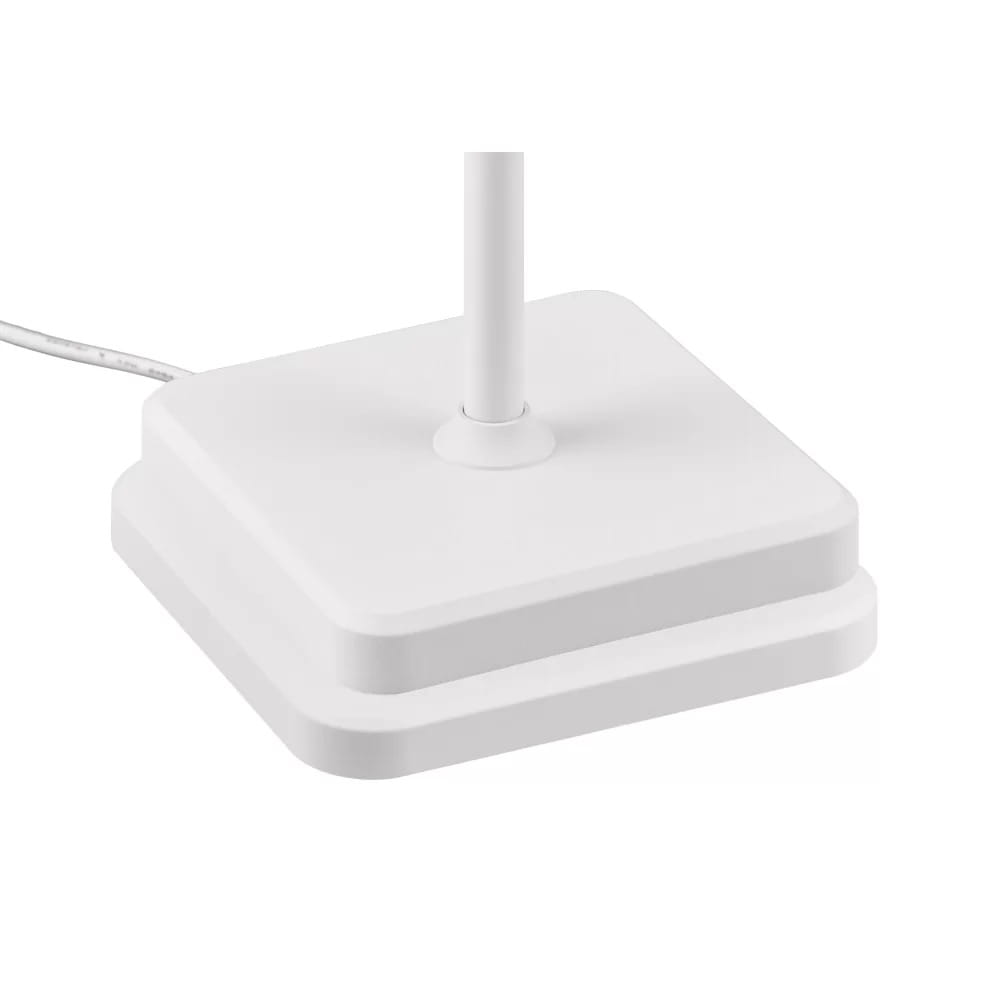 Biała lampa stołowa zewnętrzna Fernandez LED, z kwadratową podstawą i cienkim, prostym słupkiem. Widoczny kabel zasilający. Produkt w pozycji stojącej, na jednolitym tle.