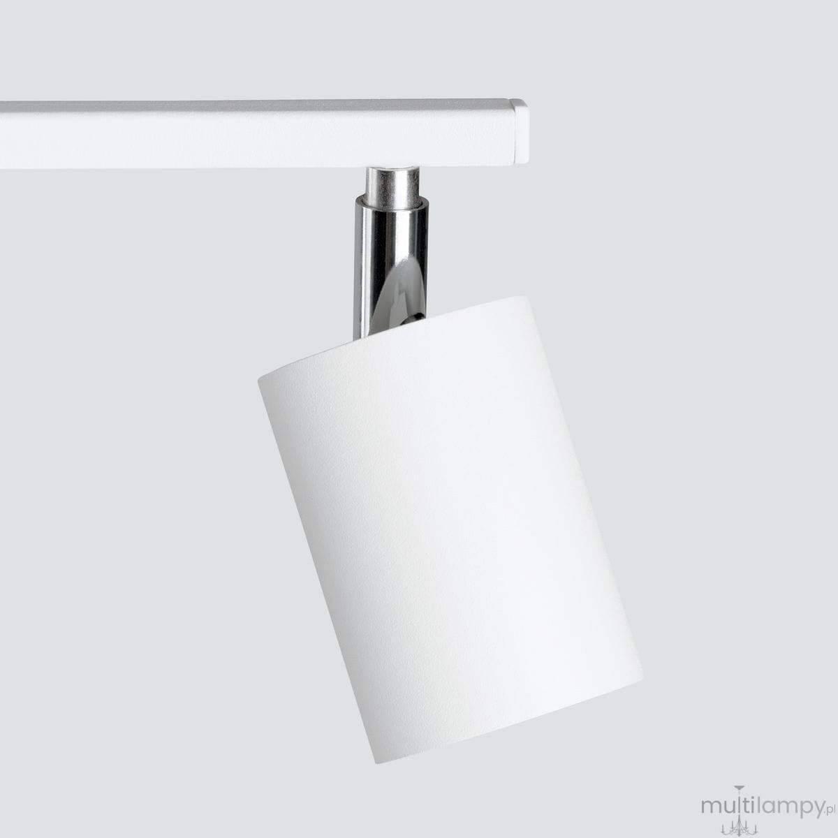 Lemmi lampa sufitowa (spot) 2-punktowa w kolorze białym, z cylindrycznymi kloszami. Ujęcie z boku, ukazujące chromowany element mocujący. Prosta, minimalistyczna konstrukcja, idealna do nowoczesnych wnętrz.