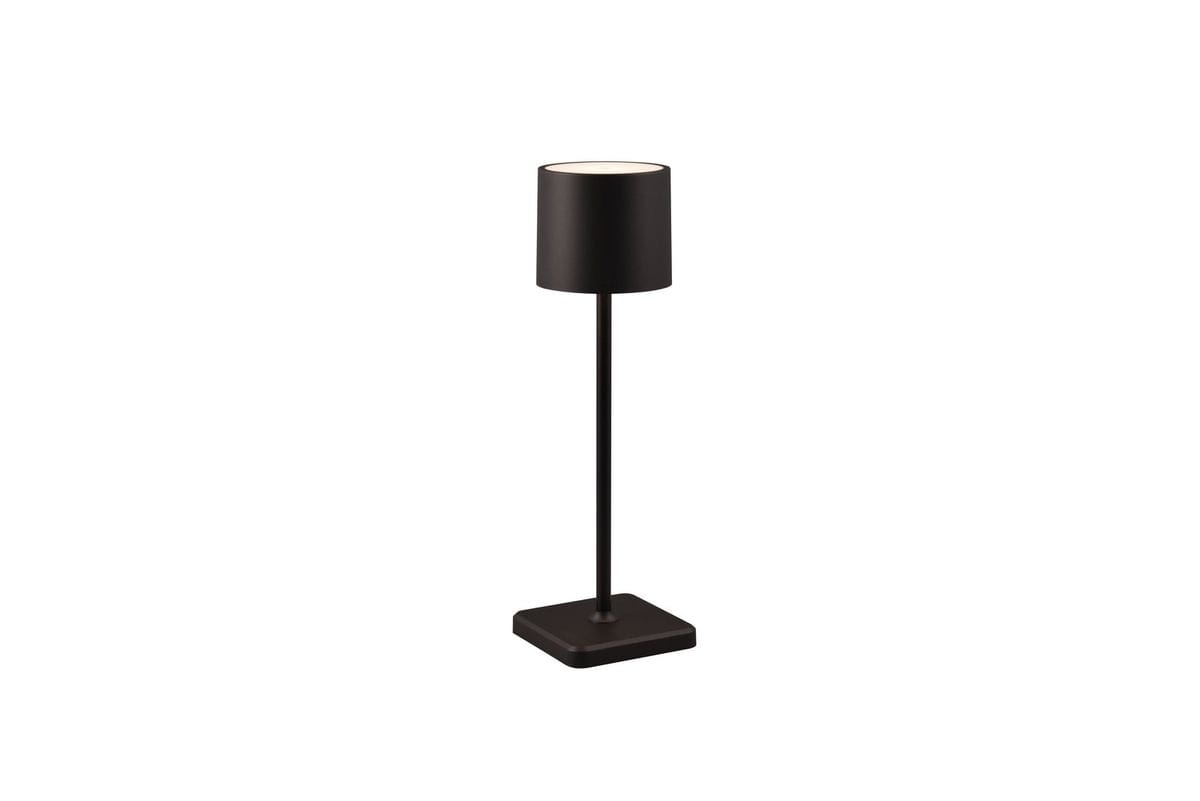Czarna lampa stołowa zewnętrzna Fernandez LED o prostym, cylindrycznym kloszu i stabilnej, kwadratowej podstawie. Produkt stoi w pozycji pionowej, wykonany z materiałów odpornych na warunki atmosferyczne. Idealna do ogrodu lub na taras.