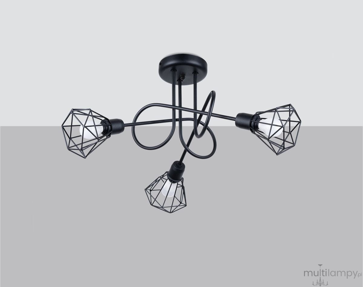 Czarna lampa sufitowa 3-punktowa Artemis SL.1109 z metalową konstrukcją w geometrycznym wzorze. Ujęcie z góry, prezentujące trzy klosze w kształcie diamentów, zwisające na zakrzywionych przewodach. Tło w jasnoszarym odcieniu.
