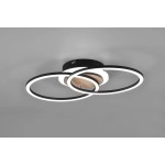 Czarna lampa sufitowa LED 3-punktowa z pilotem, składająca się z trzech okręgów o białym świetle, umieszczona na okrągłej podstawie z drewna. Produkt montowany na suficie, widoczny z góry, prezentujący nowoczesny design.
