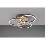 Czarna lampa sufitowa LED 3-punktowa z imitacją drewna, składająca się z trzech okrągłych pierścieni z podświetleniem. Ujęcie z góry, zamontowana na suficie. Wymiary i detale montażowe nieczytelne. Idealna do nowoczesnych wnętrz.