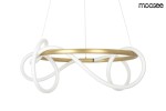 Lampa wisząca Serpiente LED w złotym kolorze, z charakterystycznymi białymi, spiralnymi elementami. Produkt zawieszony na cienkich linkach, o okrągłym kształcie, idealny do nowoczesnych aranżacji wnętrz. Tło białe, podkreślające formę lampy.