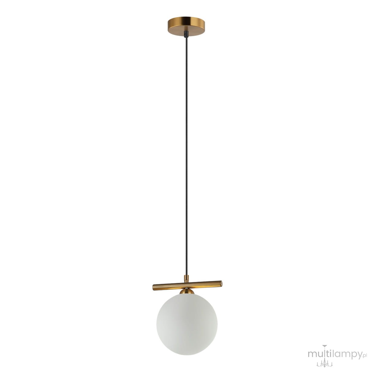 Lampa wisząca Merseta D15 z brązu antycznego, z pojedynczym, białym kloszem w kształcie kuli. Produkt zawieszony na cienkim, czarnym przewodzie, z ozdobnym, poziomym elementem podtrzymującym. Ujęcie frontalne na tle białym.