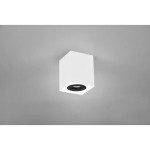 Lampa sufitowa Biscuit 1-punktowa w kolorze białym, o prostokątnym kształcie z czarnym wnętrzem. Zawieszona na szarym tle, widoczny reflektor w dolnej części. Produkt zamontowany, z minimalistycznym designem.