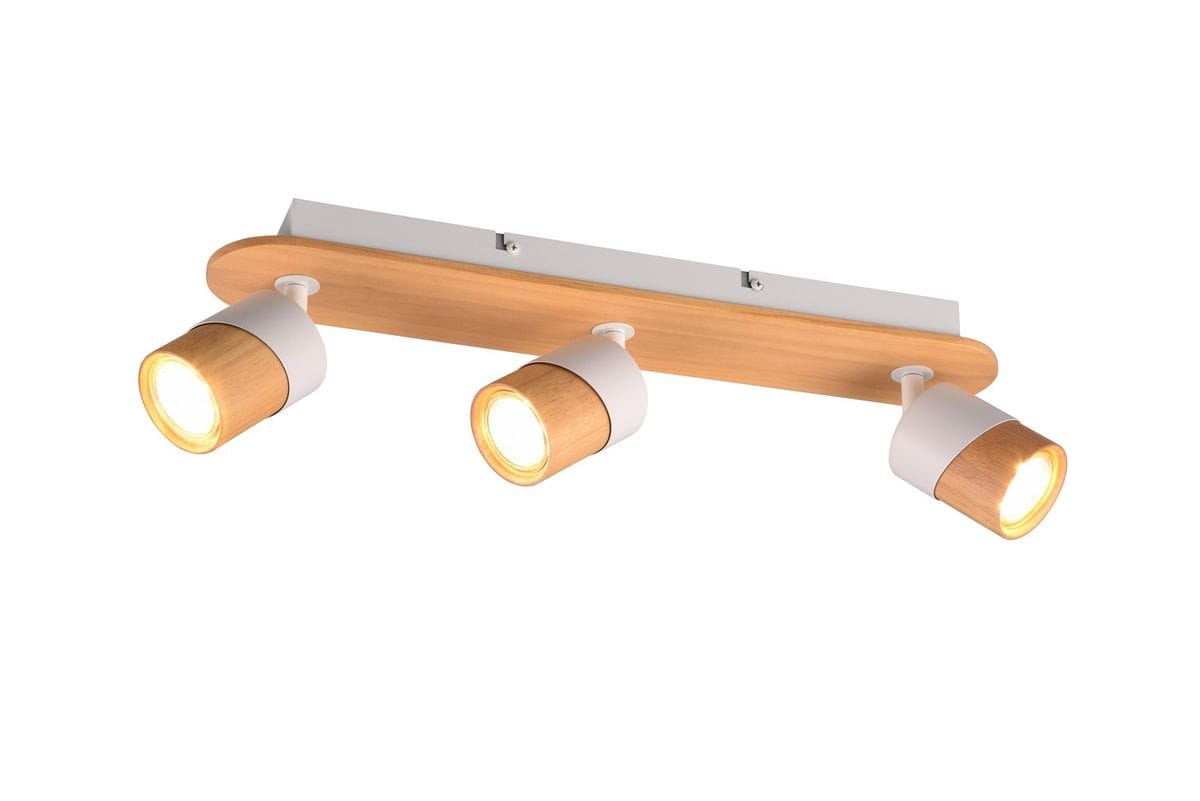 Lampa sufitowa Aruni 3-punktowa, z jasnego drewna i białego metalu. Ułożona poziomo, z trzema regulowanymi reflektorami o drewnianych detalach, montowana na ścianie lub suficie. Tło białe, co podkreśla nowoczesny design lampy.