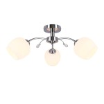 Lampa sufitowa Estar 3-punktowa w chromie z trzema białymi kloszami w kształcie kul. Konstrukcja z metalowymi ramionami, zamontowana na okrągłej podstawie. Ujęcie z góry, pokazujące wszystkie detale lampy.