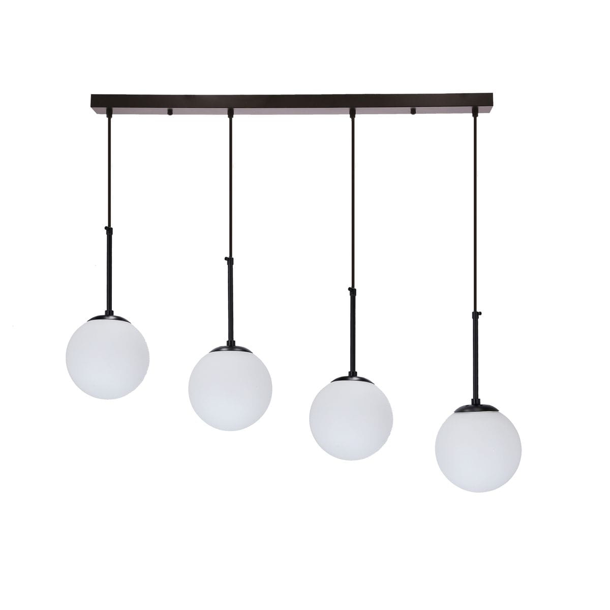 Czarna lampa wisząca Pompei z czterema okrągłymi kloszami w białym kolorze, zawieszona na prostokątnej podstawie. Klosze mają gładką, matową powierzchnię i są zawieszone na cienkich, czarnych linkach.