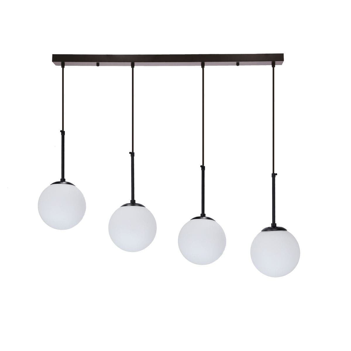 Lampa wisząca Pompei 4-punktowa w kolorze czarnym, z czterema białymi, okrągłymi kloszami z matowego szkła, zawieszona na cienkich linkach z regulacją wysokości, montowana na prostokątnej podstawie.