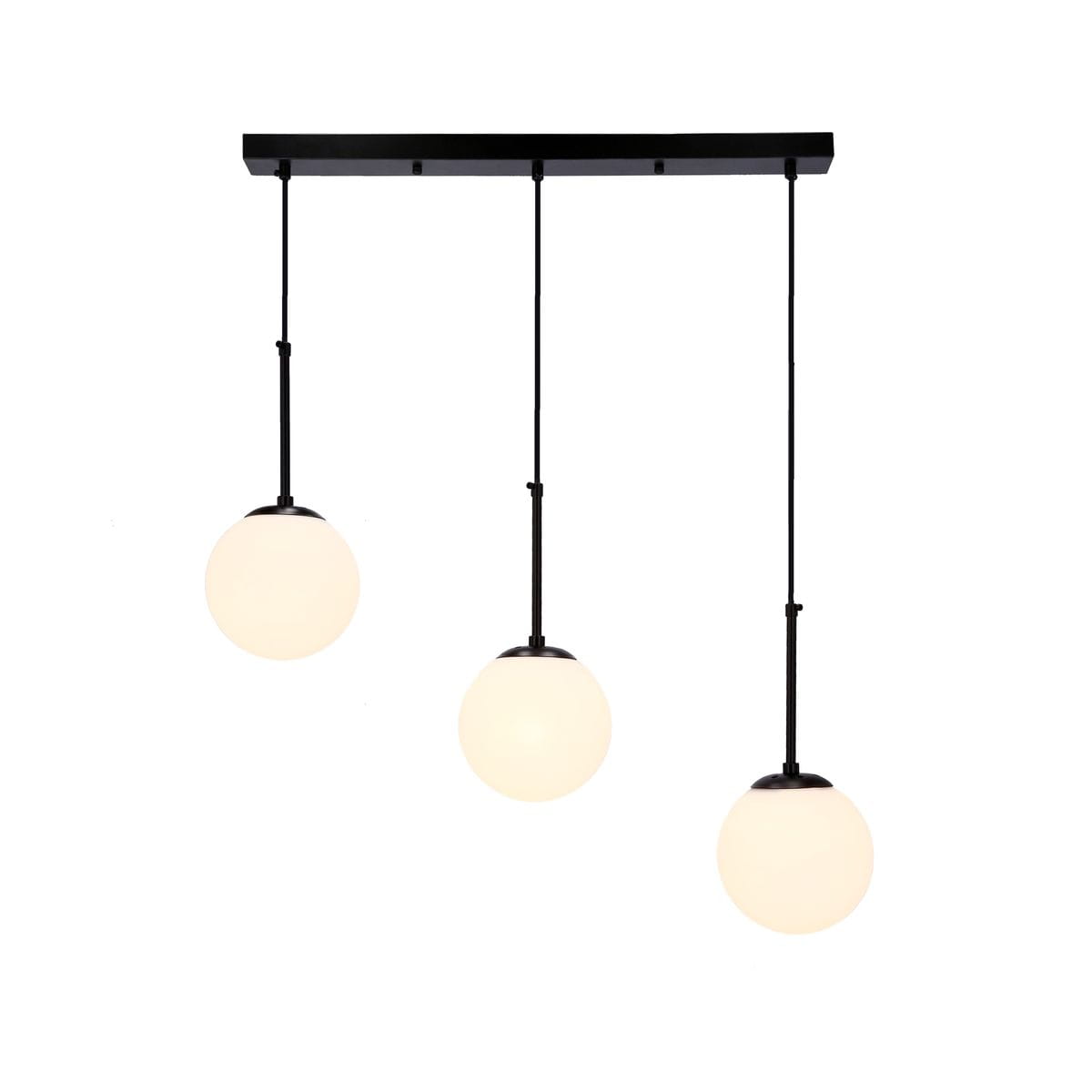 Lampa wisząca Pompei 3-punktowa w kolorze czarnym. Trzy białe, okrągłe klosze zawieszone na cienkich linkach, umieszczone na prostokątnej podstawie. Klosze emitują miękkie światło, idealne do nowoczesnych wnętrz.