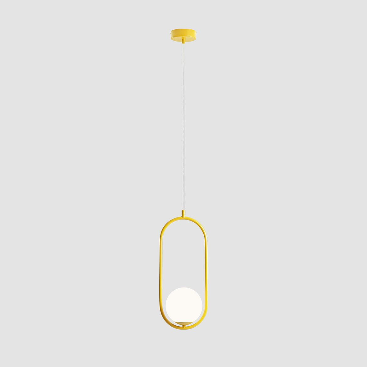 Lampa wisząca Riva 1-punktowa w intensywnym żółtym kolorze, o owalnym kształcie z białą kulą świetlną. Zawieszona na cienkim sznurku, z montażem sufitowym, na jasnoszarym tle.